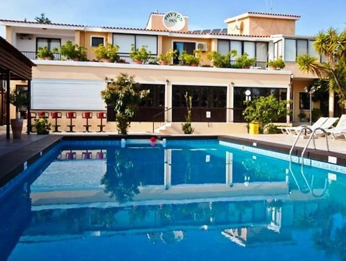 Fitos Inn OUTDOOR_POOL