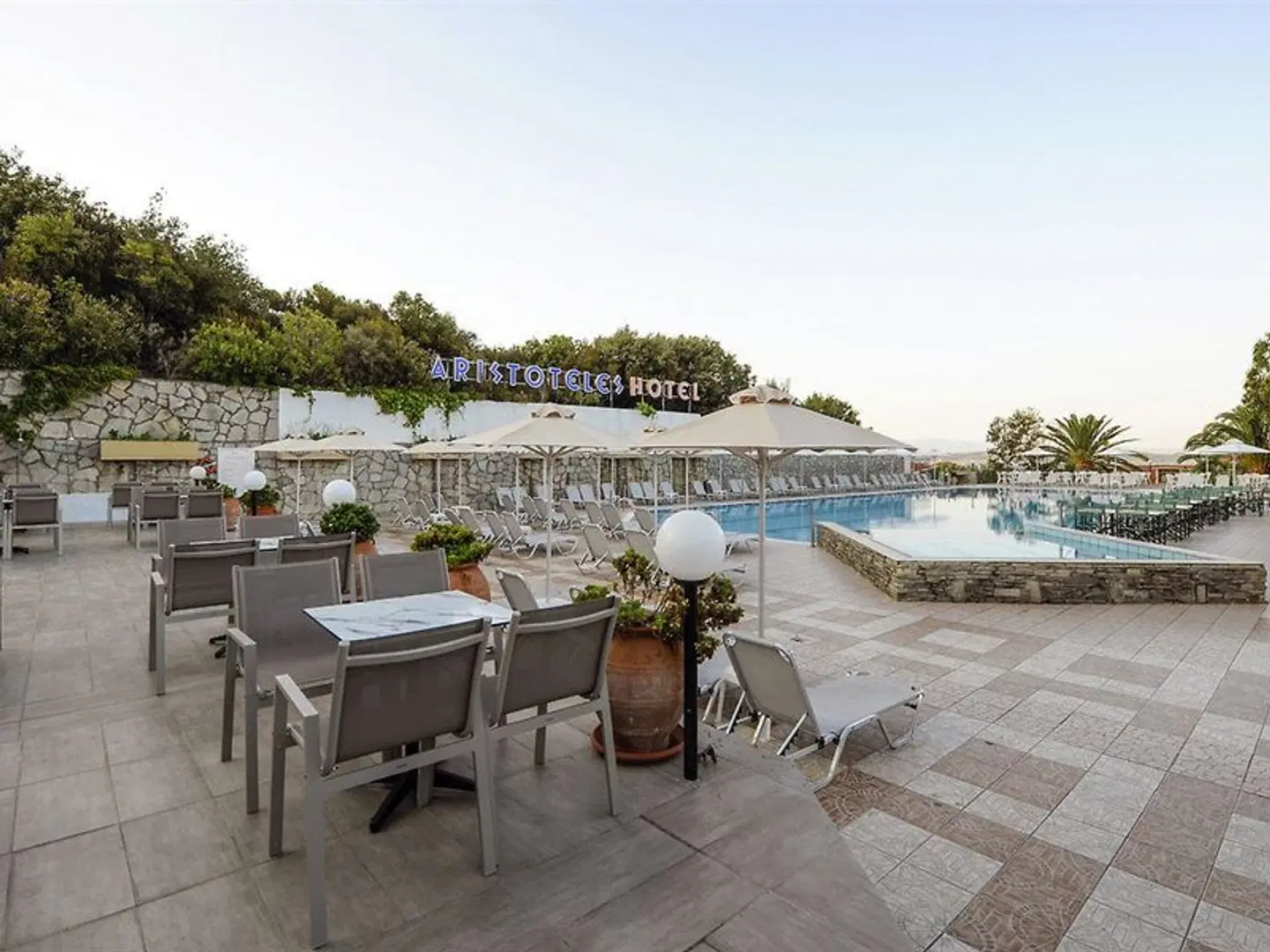 Aristoteles Holiday Resort And Spa Terrasse