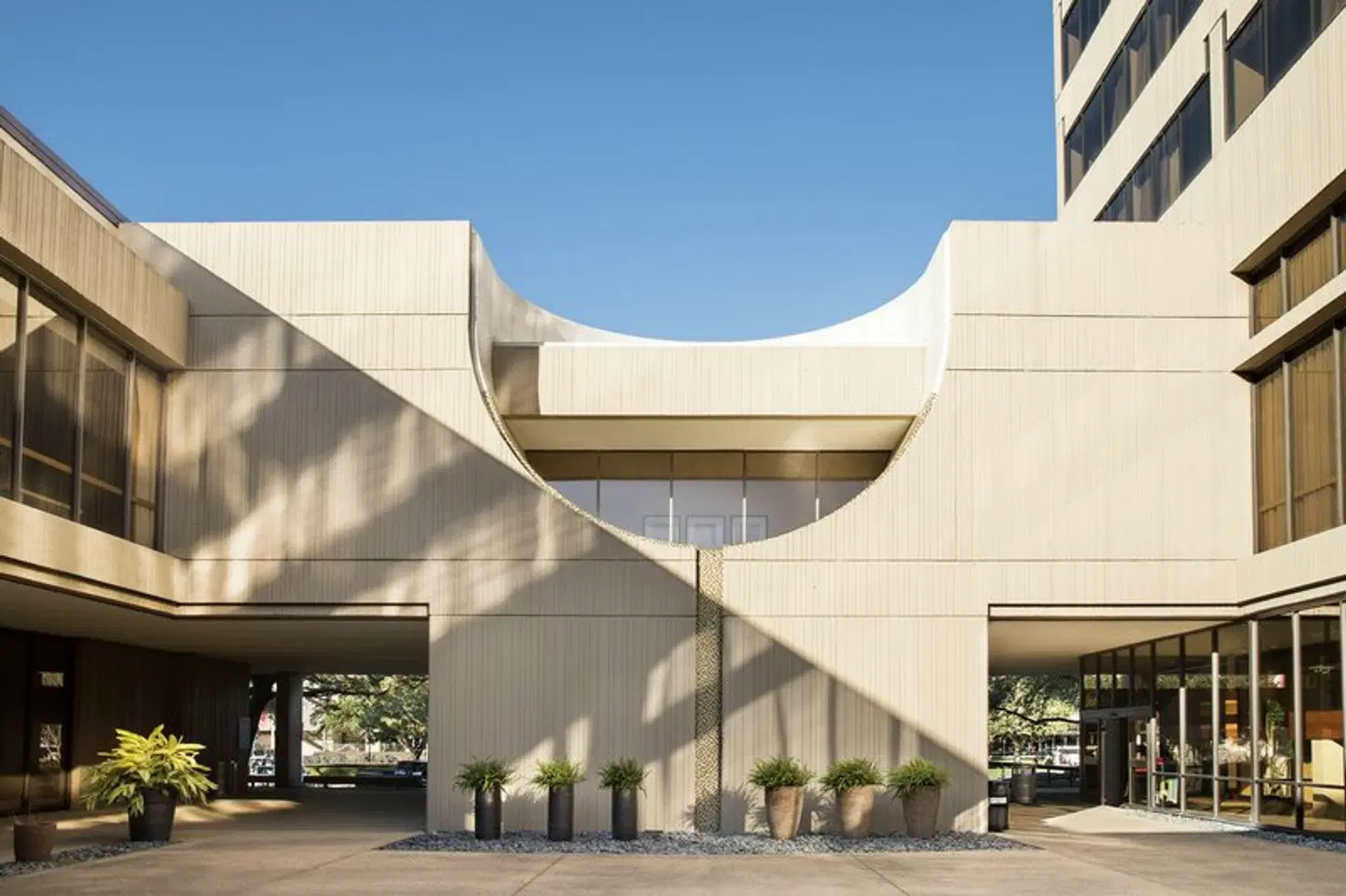 Hilton University of Houston EXTERIOR