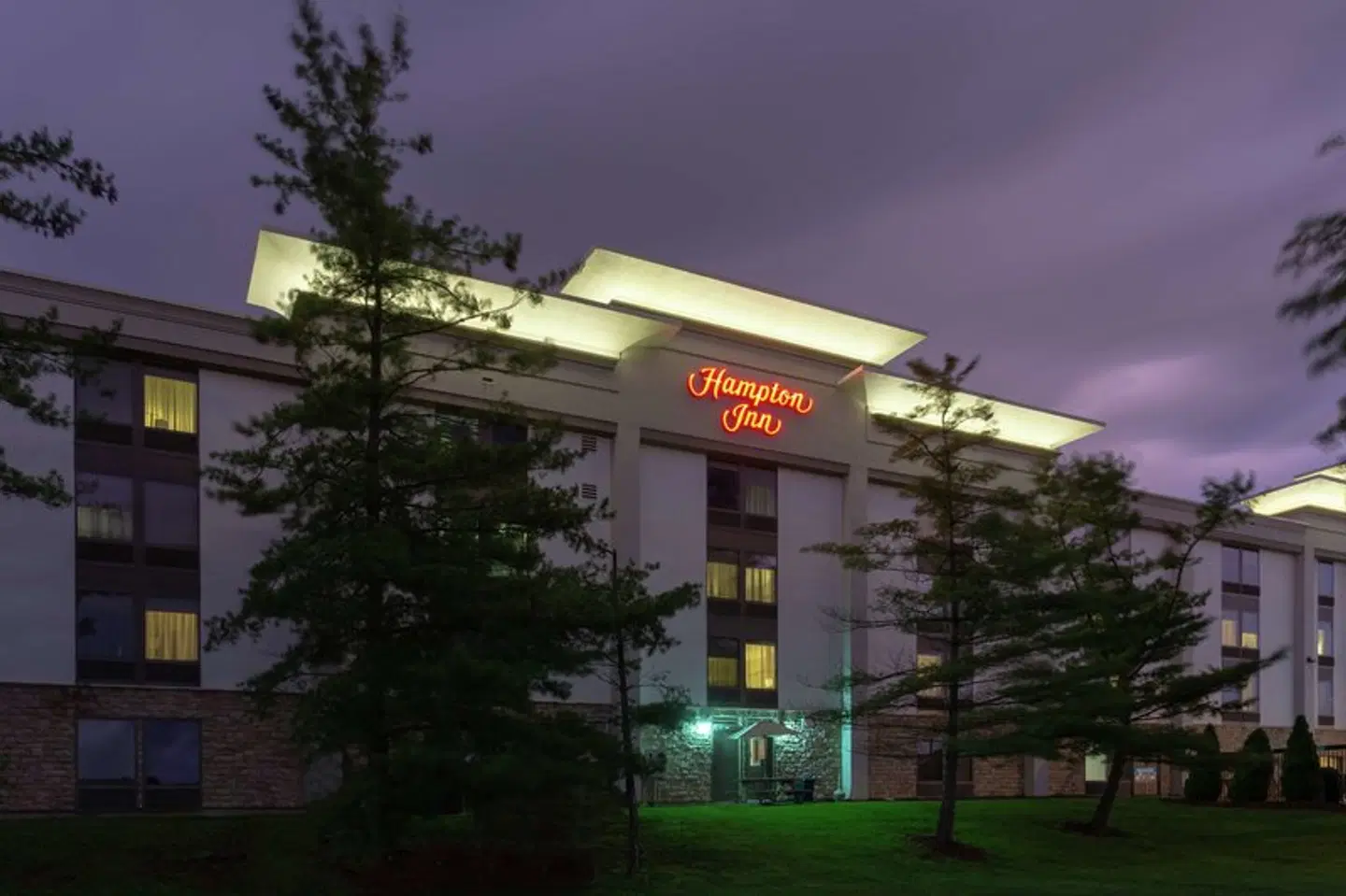 Hampton Inn Bloomington EXTERIOR