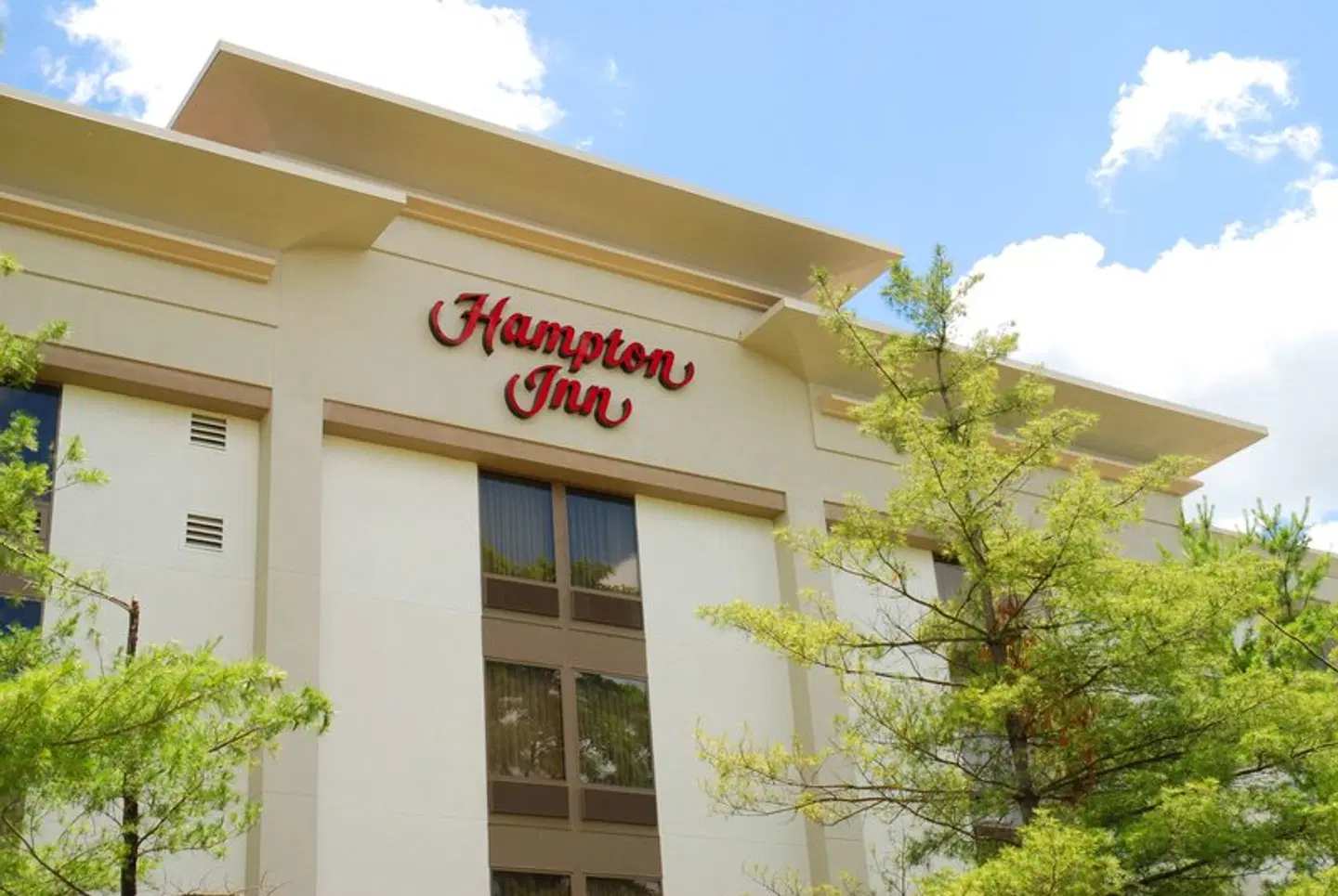 Hampton Inn Bloomington EXTERIOR