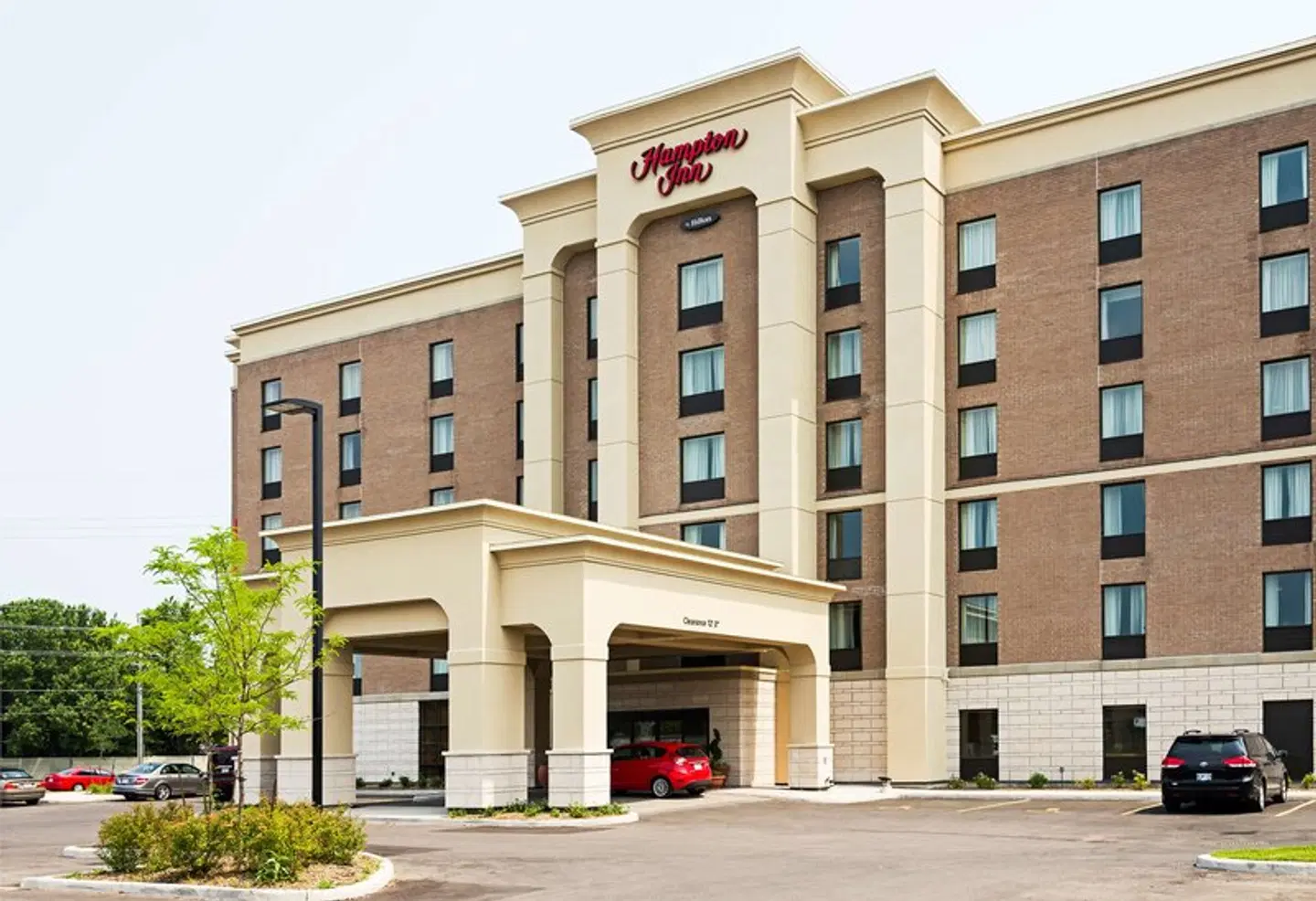 Hampton Inn by Hilton Ottawa Airport EXTERIOR