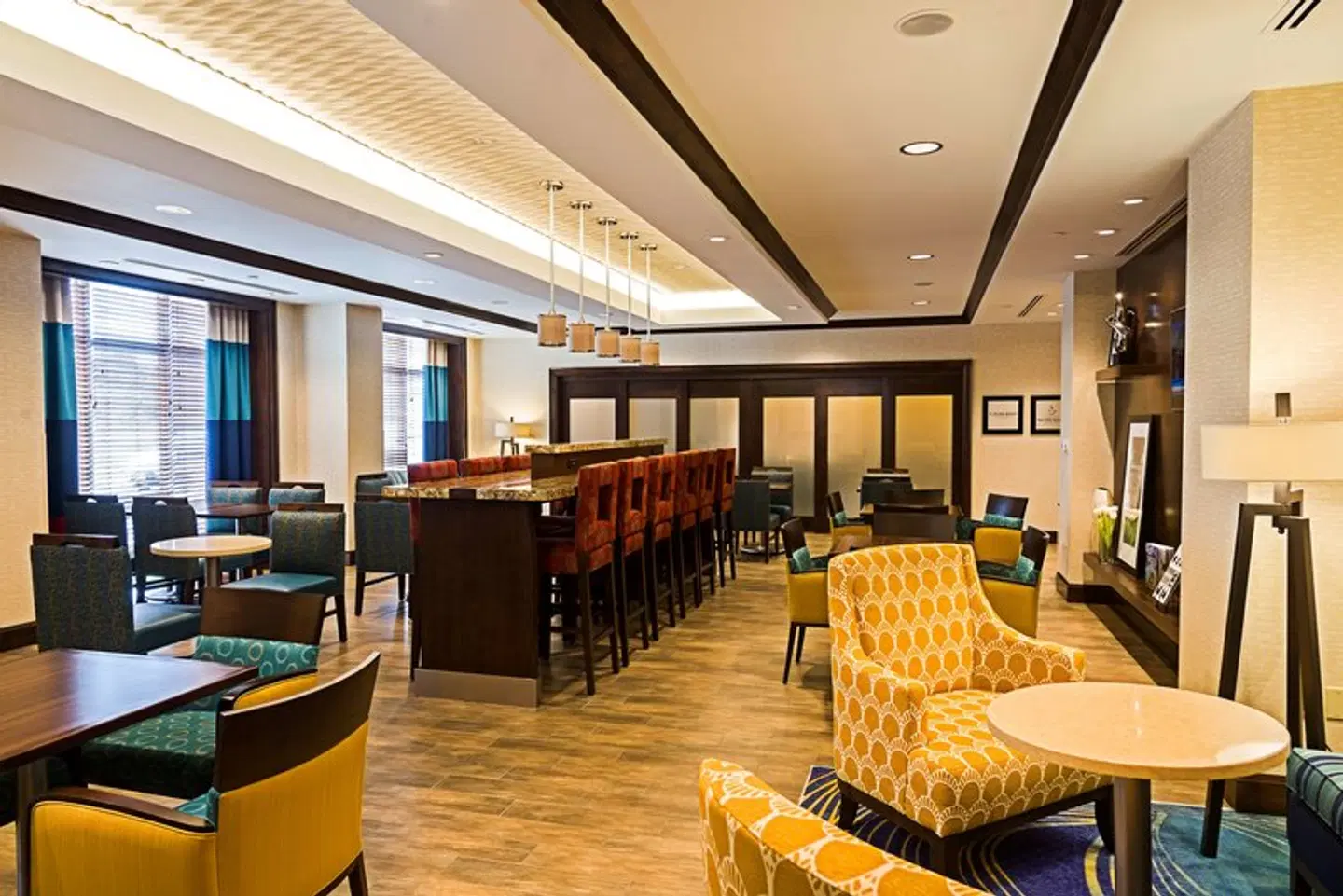 Hampton Inn by Hilton Ottawa Airport Bar