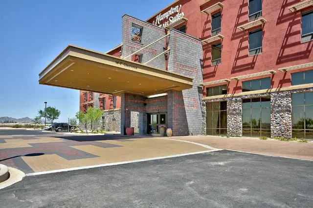 Hampton Inn & Suites Scottsdale/Riverwalk EXTERIOR