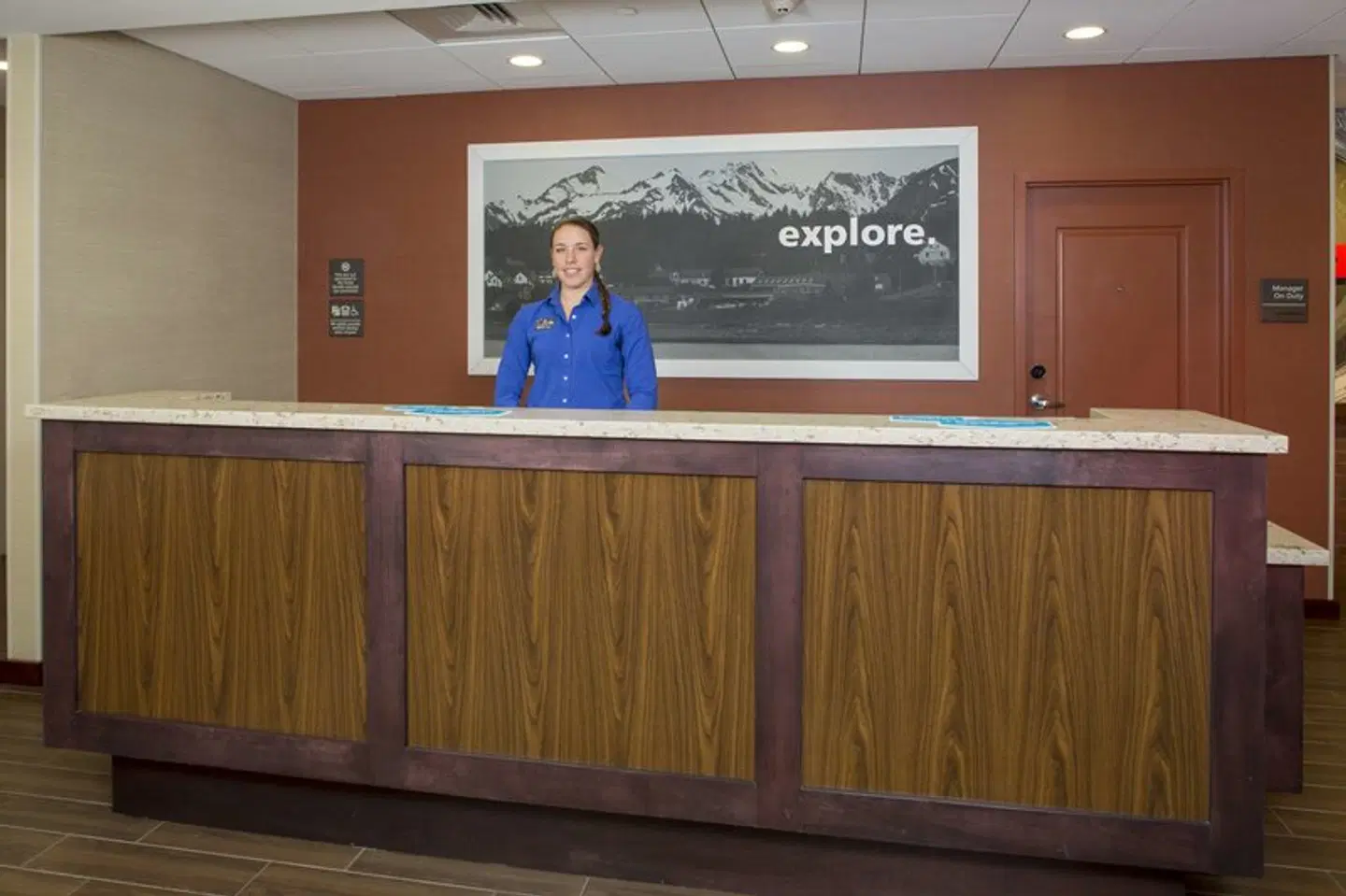 Hampton Inn & Suites Manchester LOUNGE_LOBBY