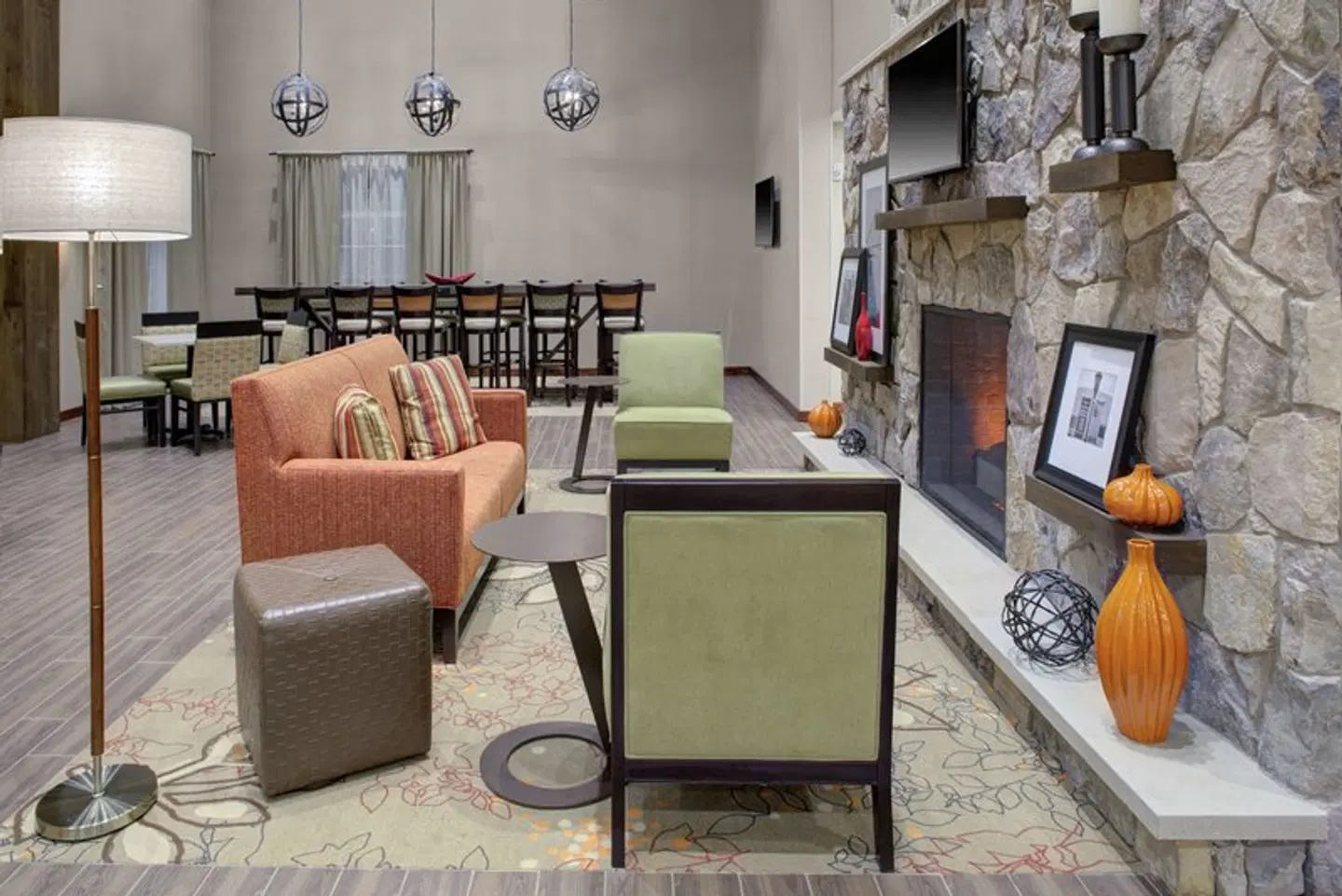 Hampton Inn & Suites Manchester LOUNGE_LOBBY