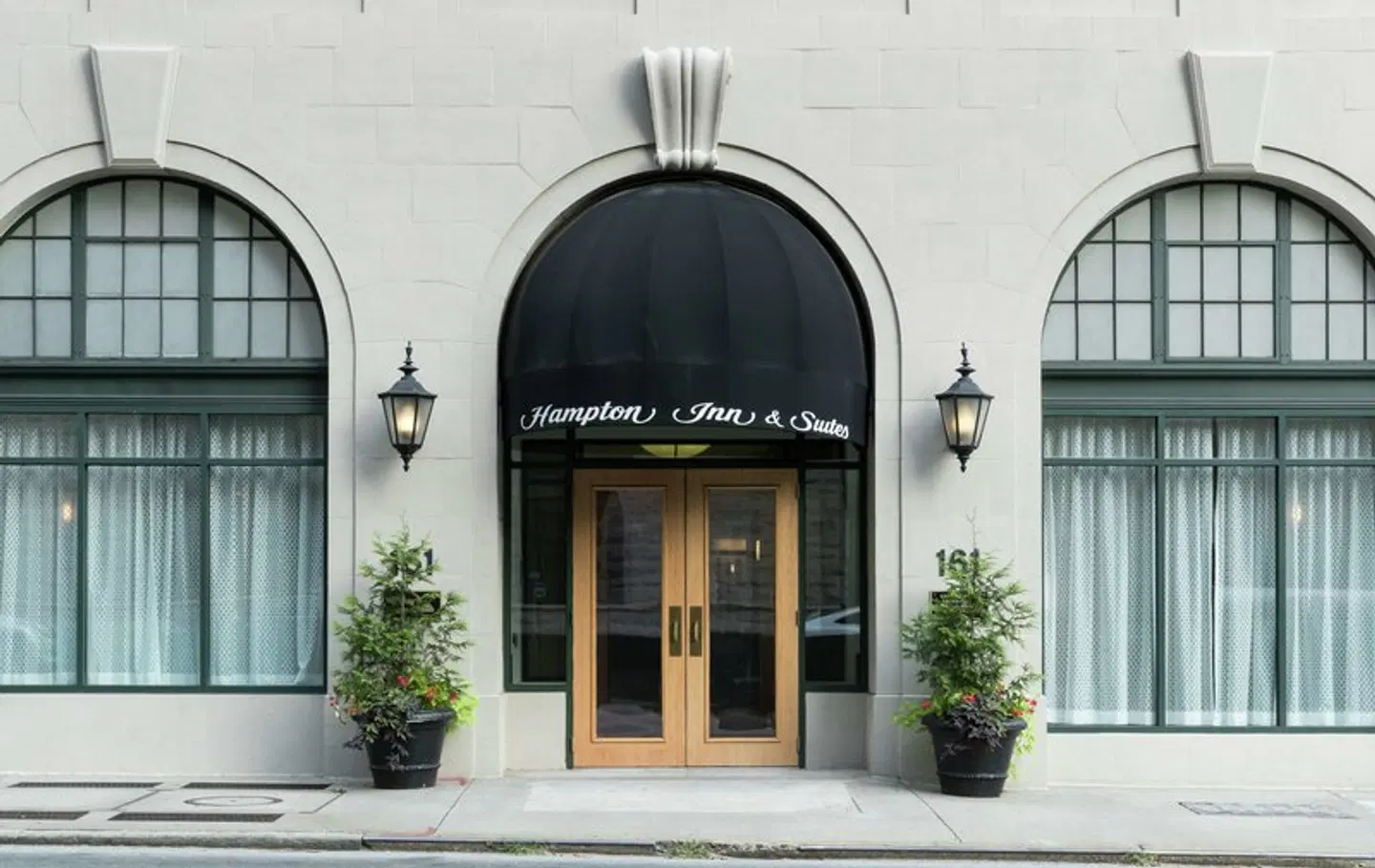 Hampton Inn & Suites Atlanta-Downtown EXTERIOR