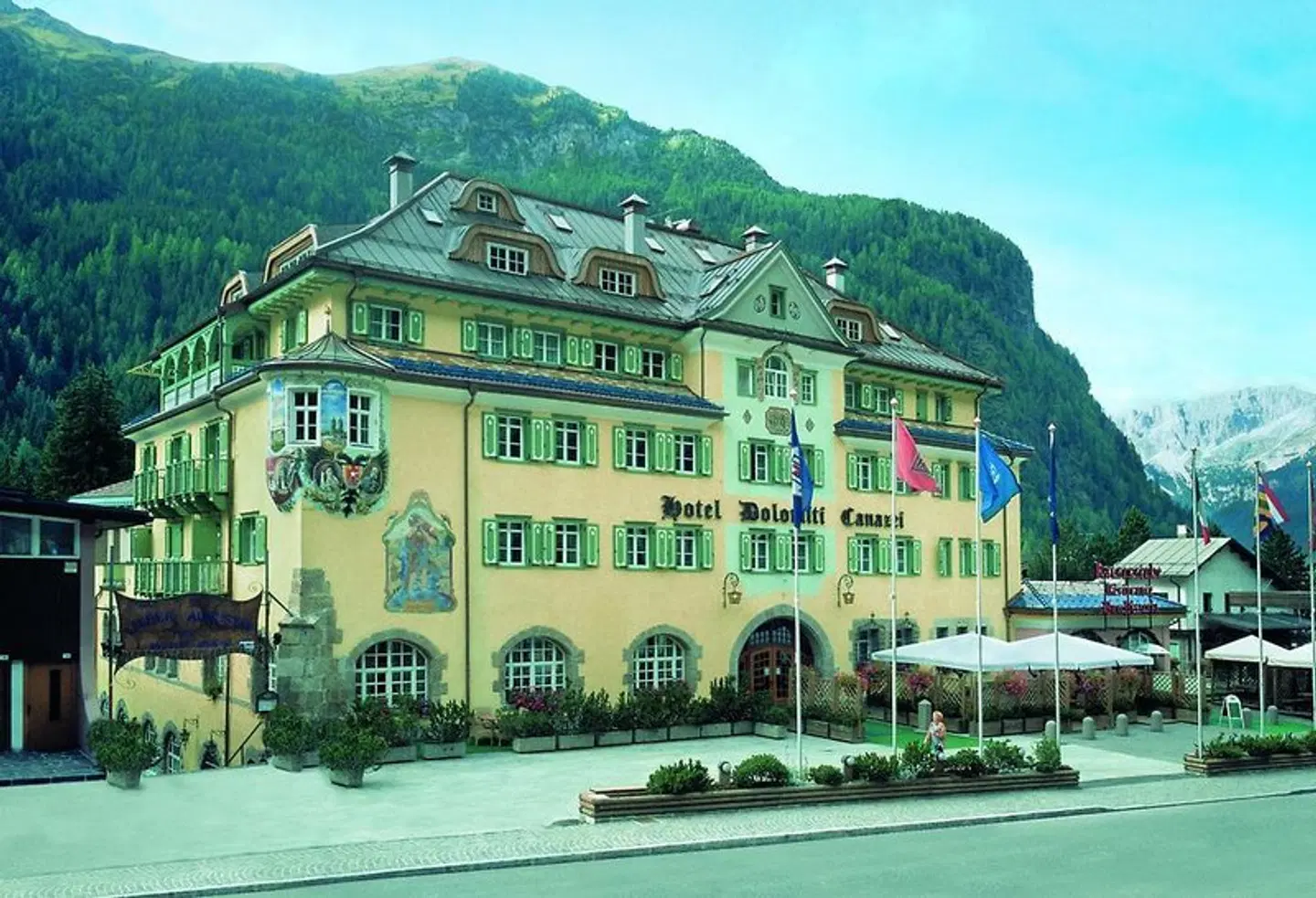 Schloss Hotel Dolomiti EXTERIOR