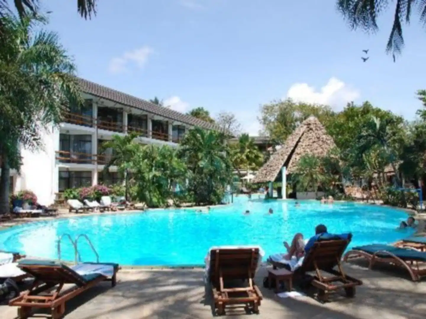 Travellers Beach Hotel & Club Pool