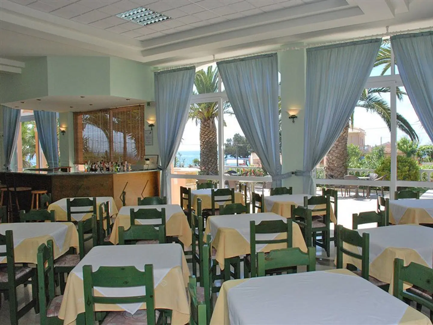 Paramonas Hotel Restaurant