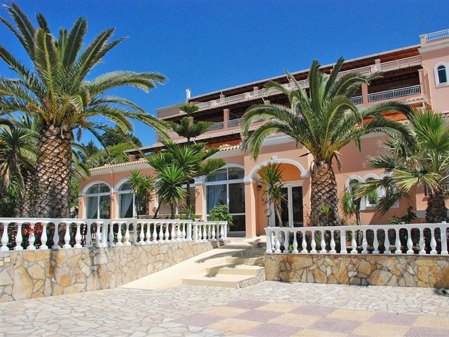 Paramonas Hotel EXTERIOR