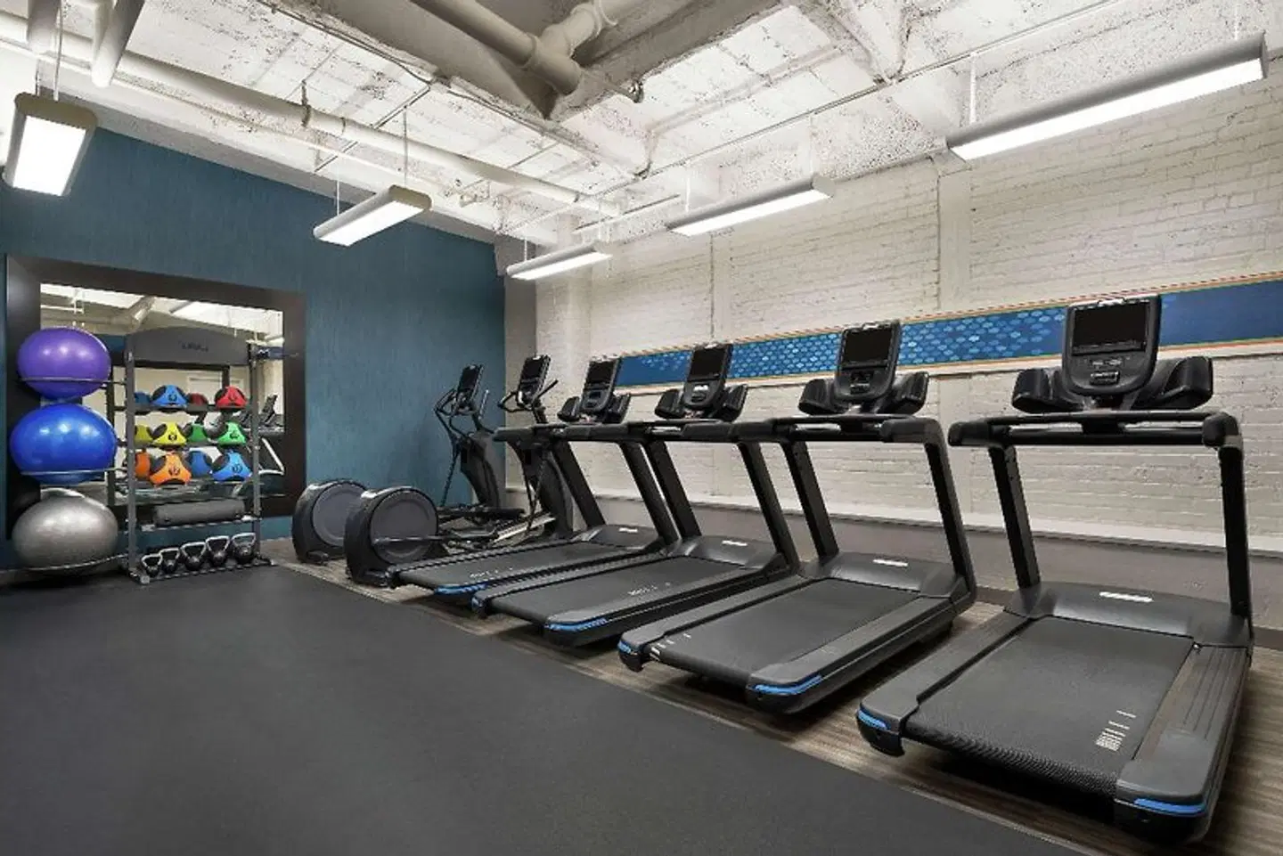 Hampton Inn & Suites New Orleans Downtown (French Quarter Area) SPORTS_AND_LEISURE