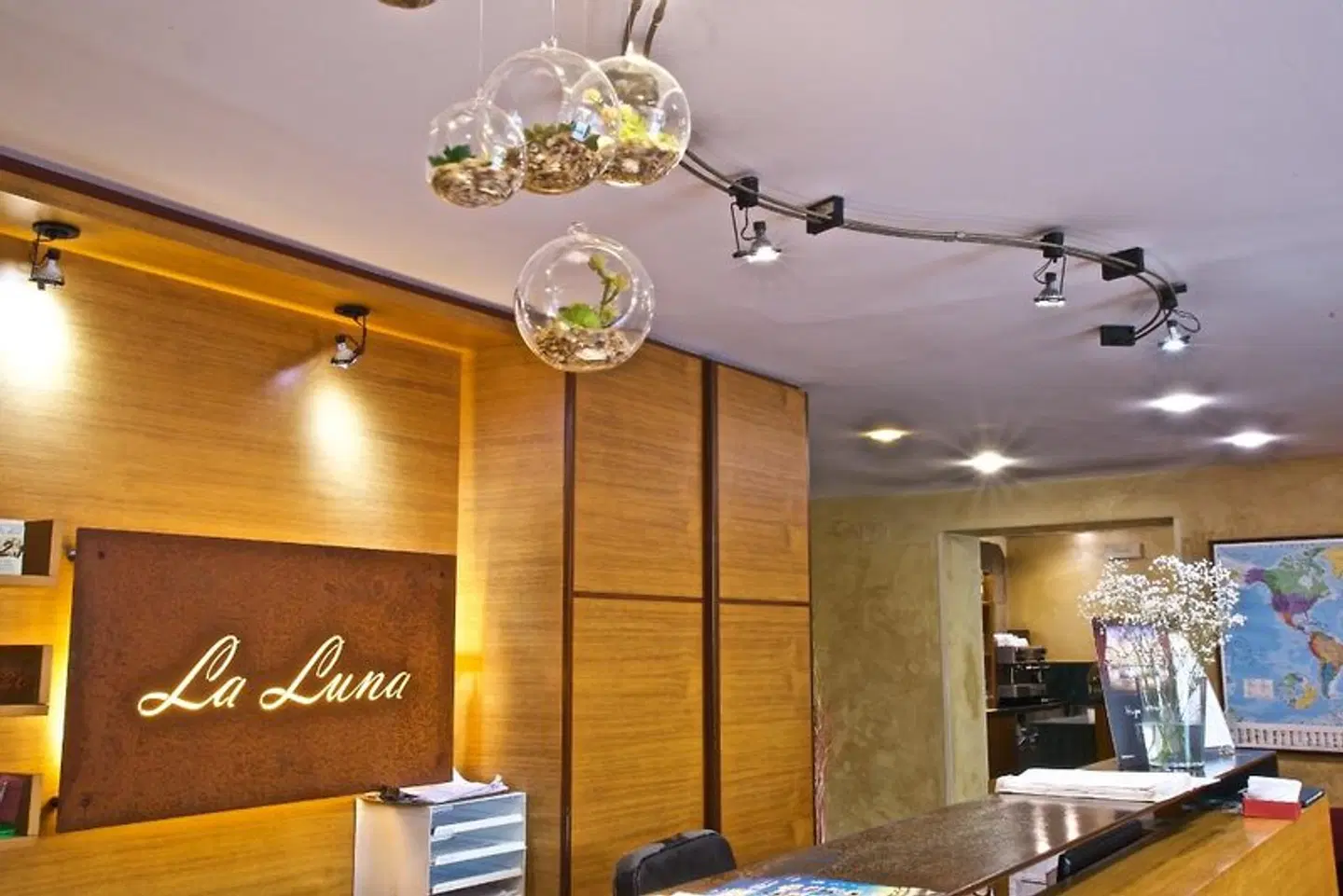 La Luna ROOM_EXAMPLE