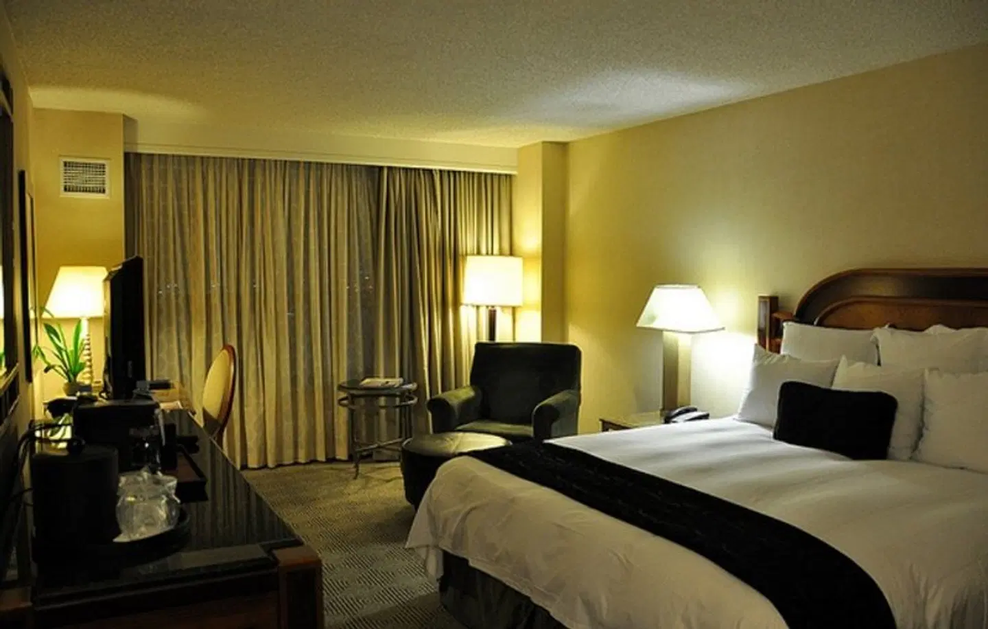 Renaissance Los Angeles Airport Hotel ROOM_EXAMPLE
