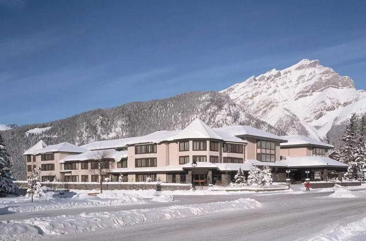 Elk + Avenue Hotel EXTERIOR