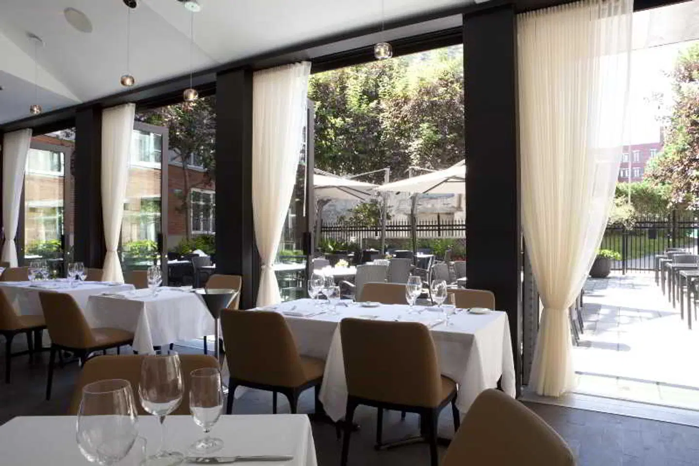 Le Saint-Sulpice Hotel Montreal Restaurant