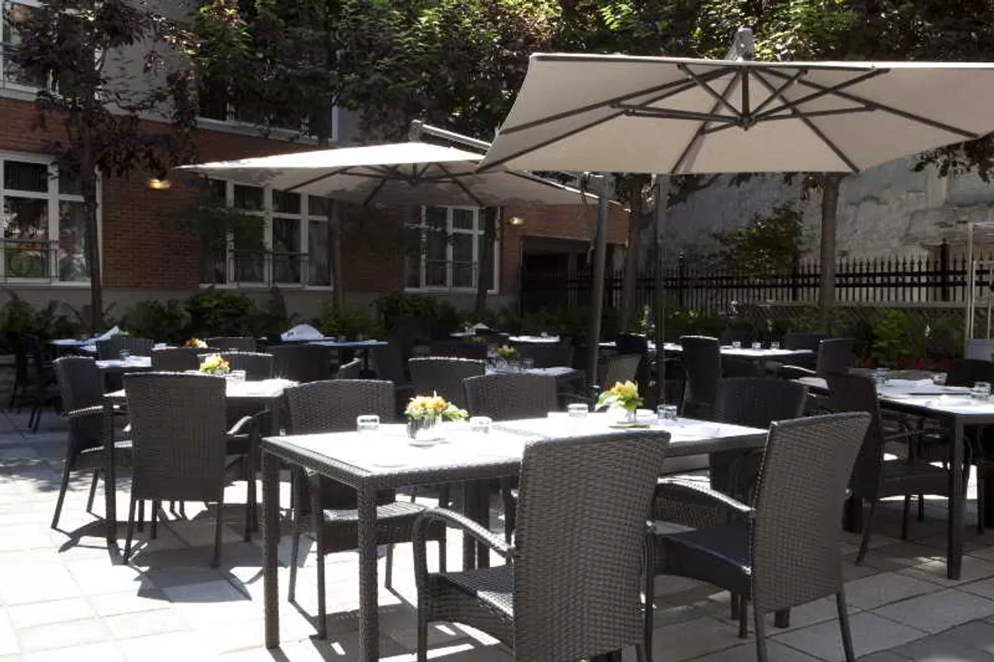 Le Saint-Sulpice Hotel Montreal Restaurant