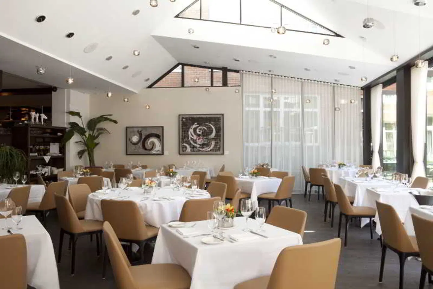 Le Saint-Sulpice Hotel Montreal Restaurant