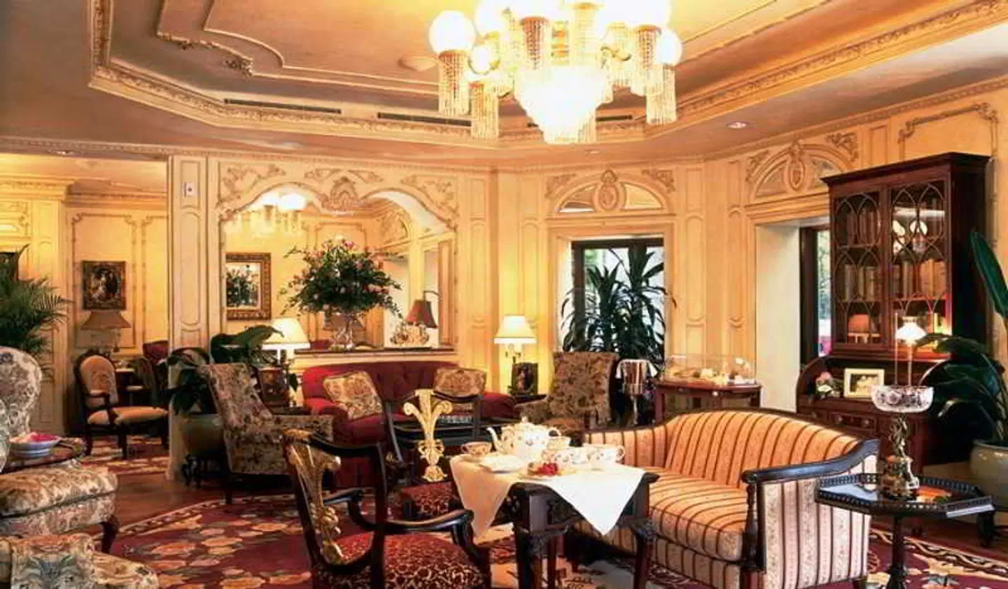 Prince of Wales LOUNGE_LOBBY