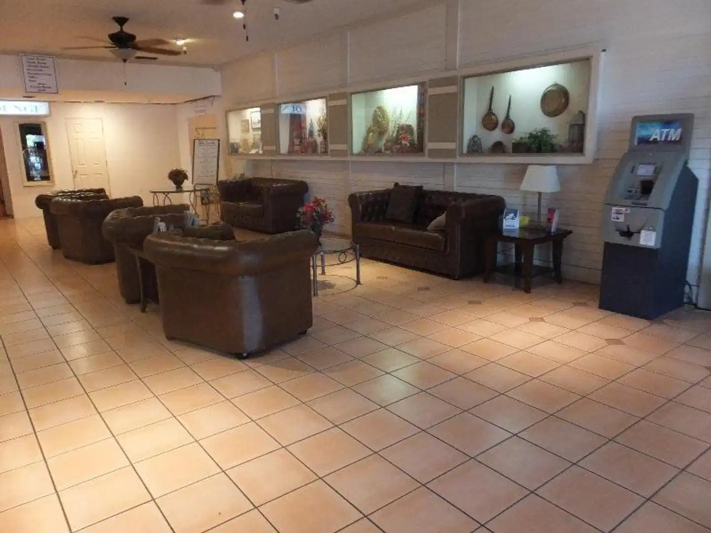 Quality Inn & Suites Lake Havasu City Lobby
