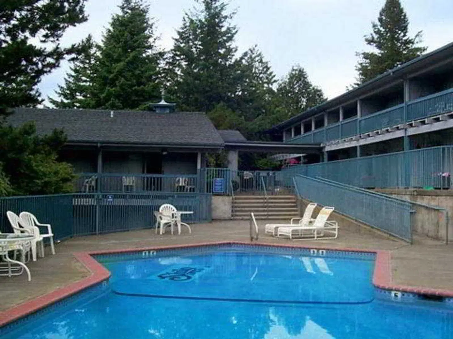 Shilo Inn Suites Hotel - Portland/Beaverton OUTDOOR_POOL