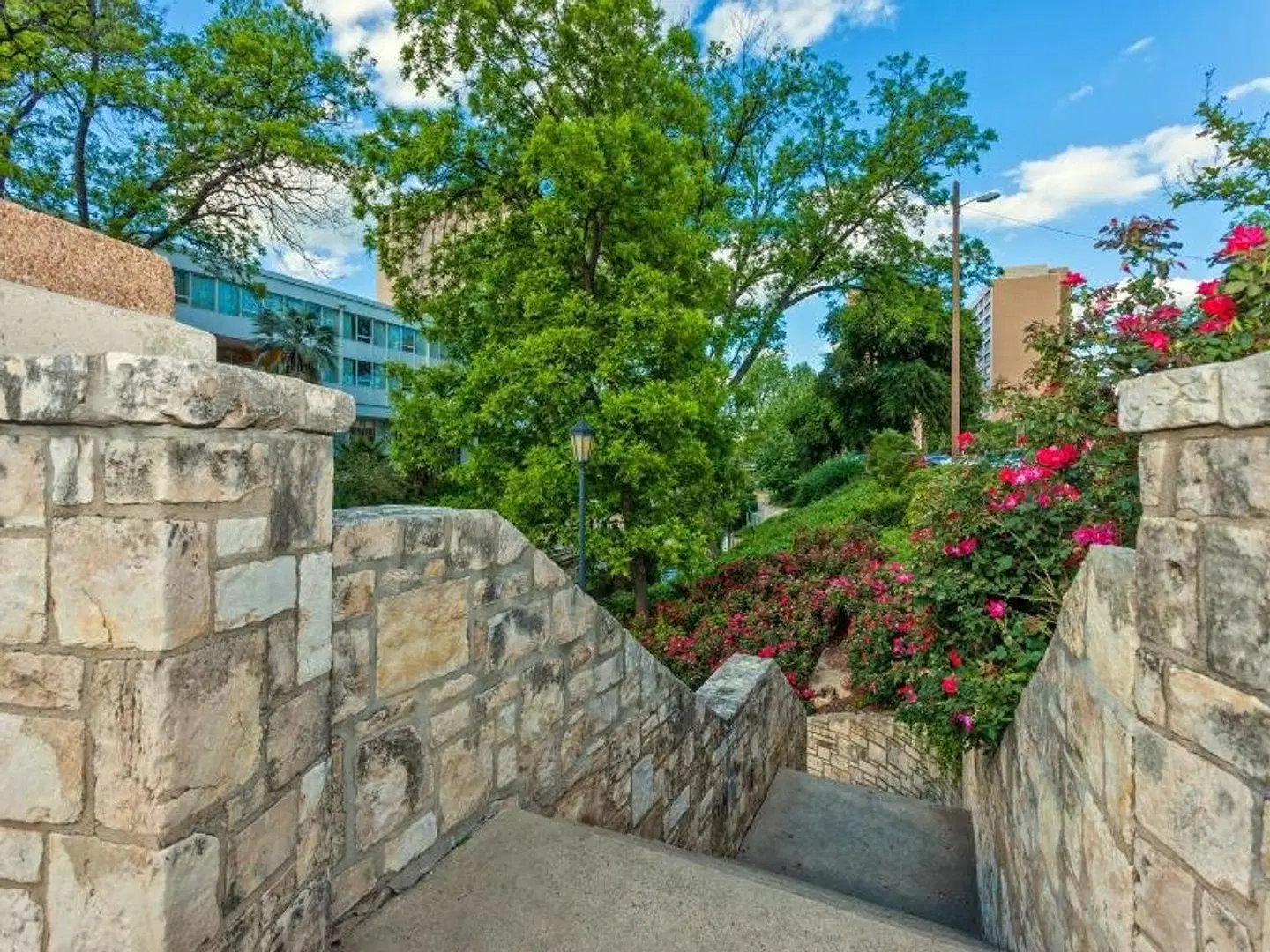 El Tropicano Riverwalk EXTERIOR