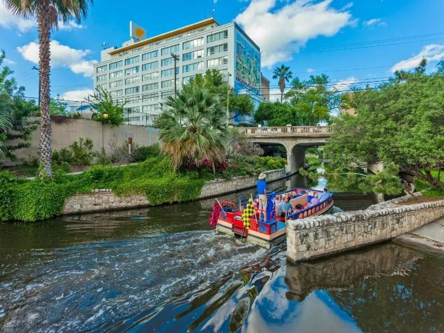El Tropicano Riverwalk EXTERIOR