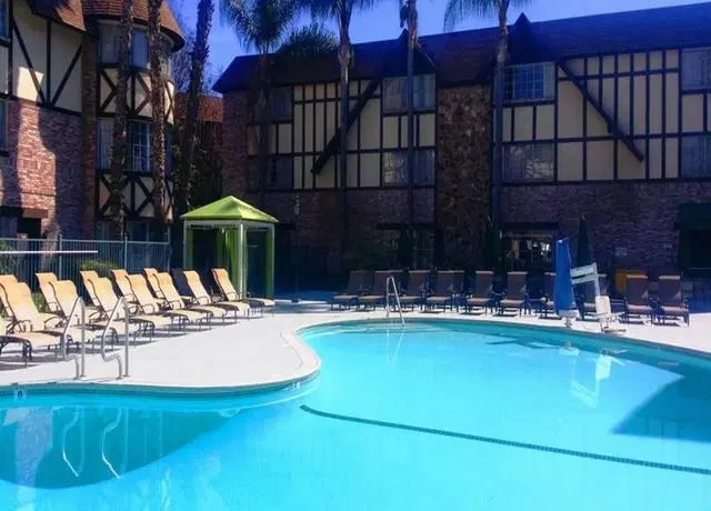 Anaheim Majestic Garden Hotel OUTDOOR_POOL