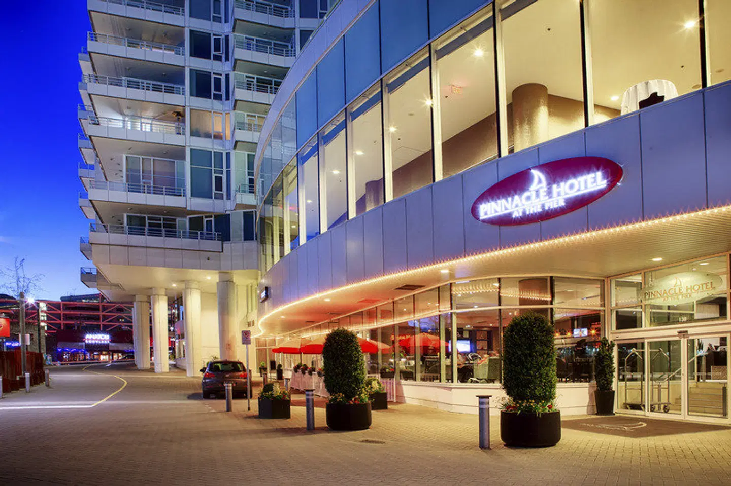 Pinnacle Hotel at the Pier EXTERIOR