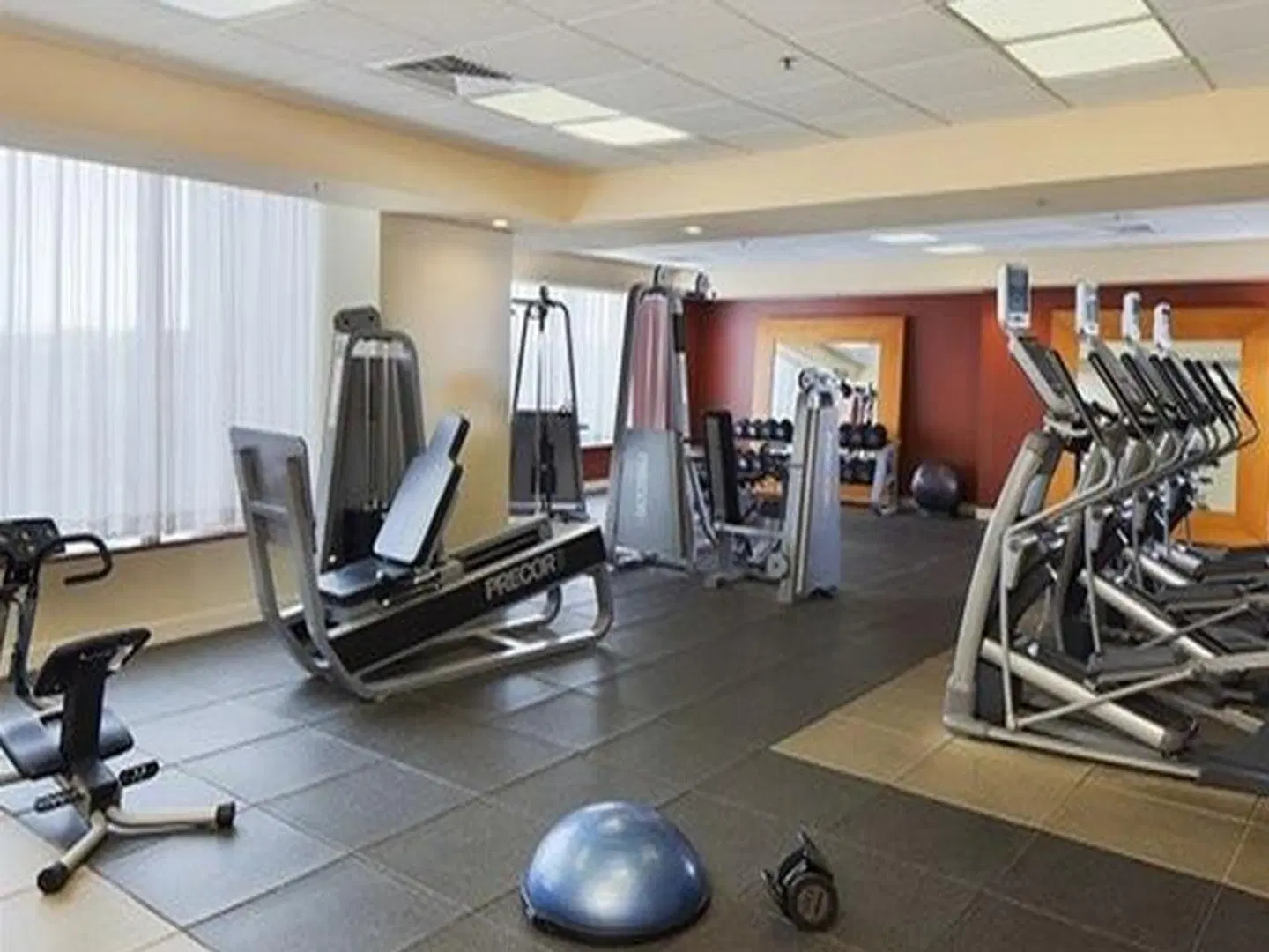 DoubleTree by Hilton New York JFK Airport SPORTS_AND_LEISURE