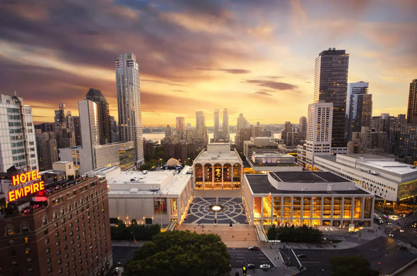 Empire Hotel EXTERIOR