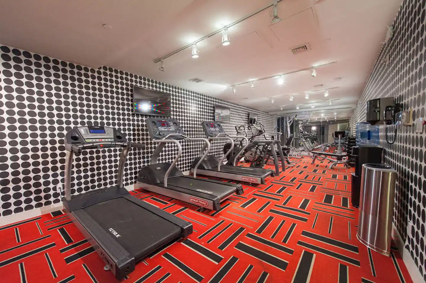 Empire Hotel Sport und Entertainment