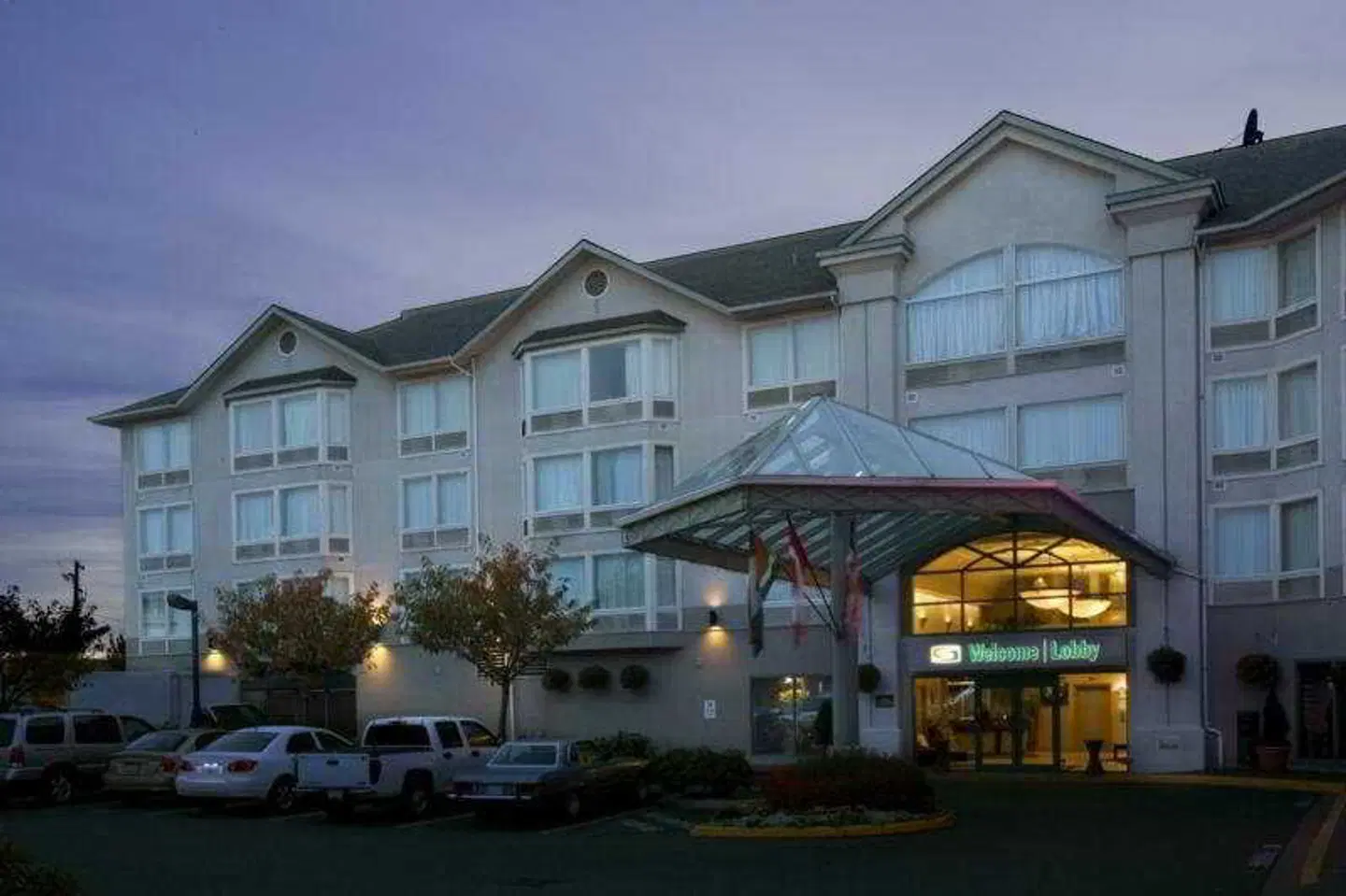 Sandman Hotel Victoria EXTERIOR