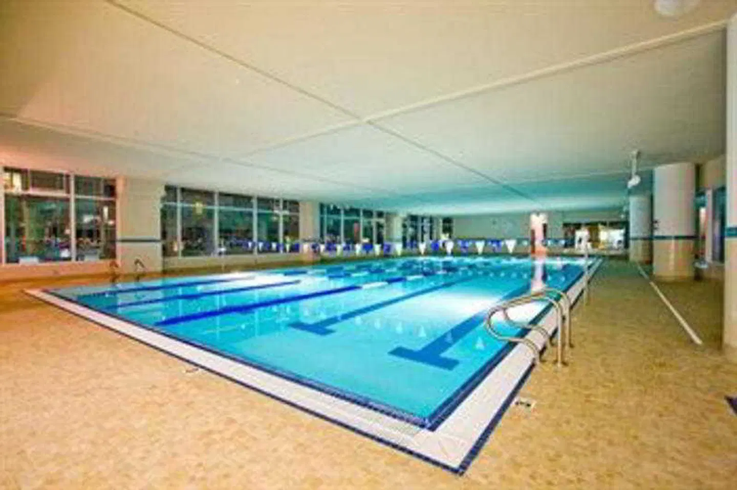 Pinnacle Hotel at the Pier Hallenbad