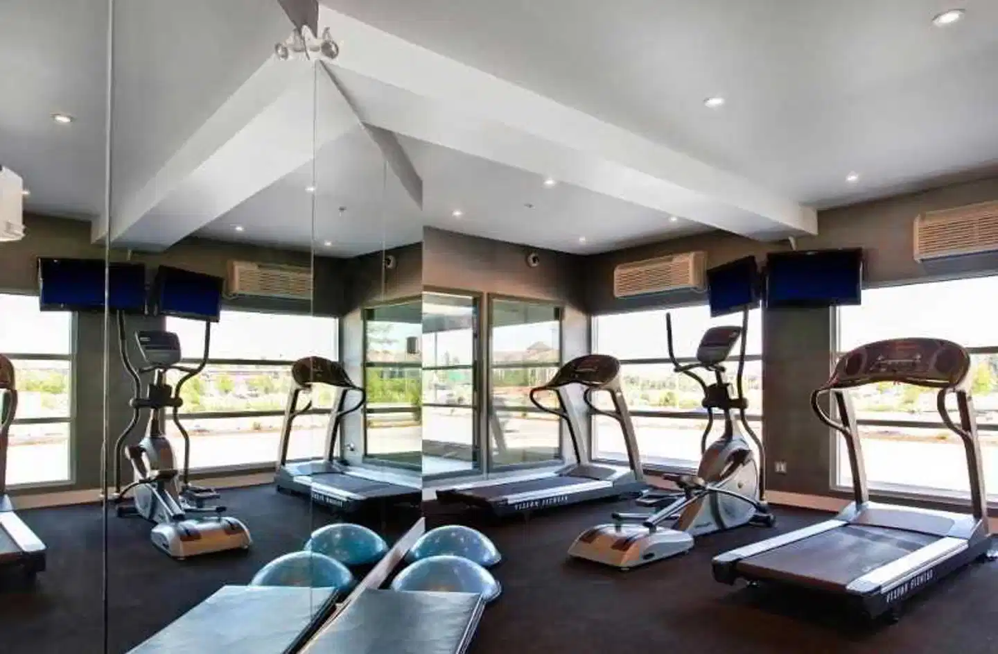 Sandman Signature Langley Hotel Sport und Entertainment