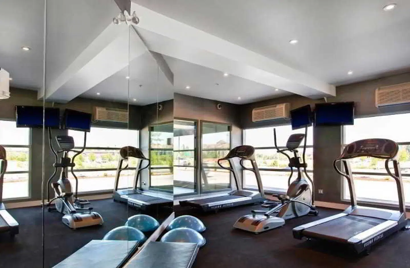 Sandman Signature Langley Hotel SPORTS_AND_LEISURE