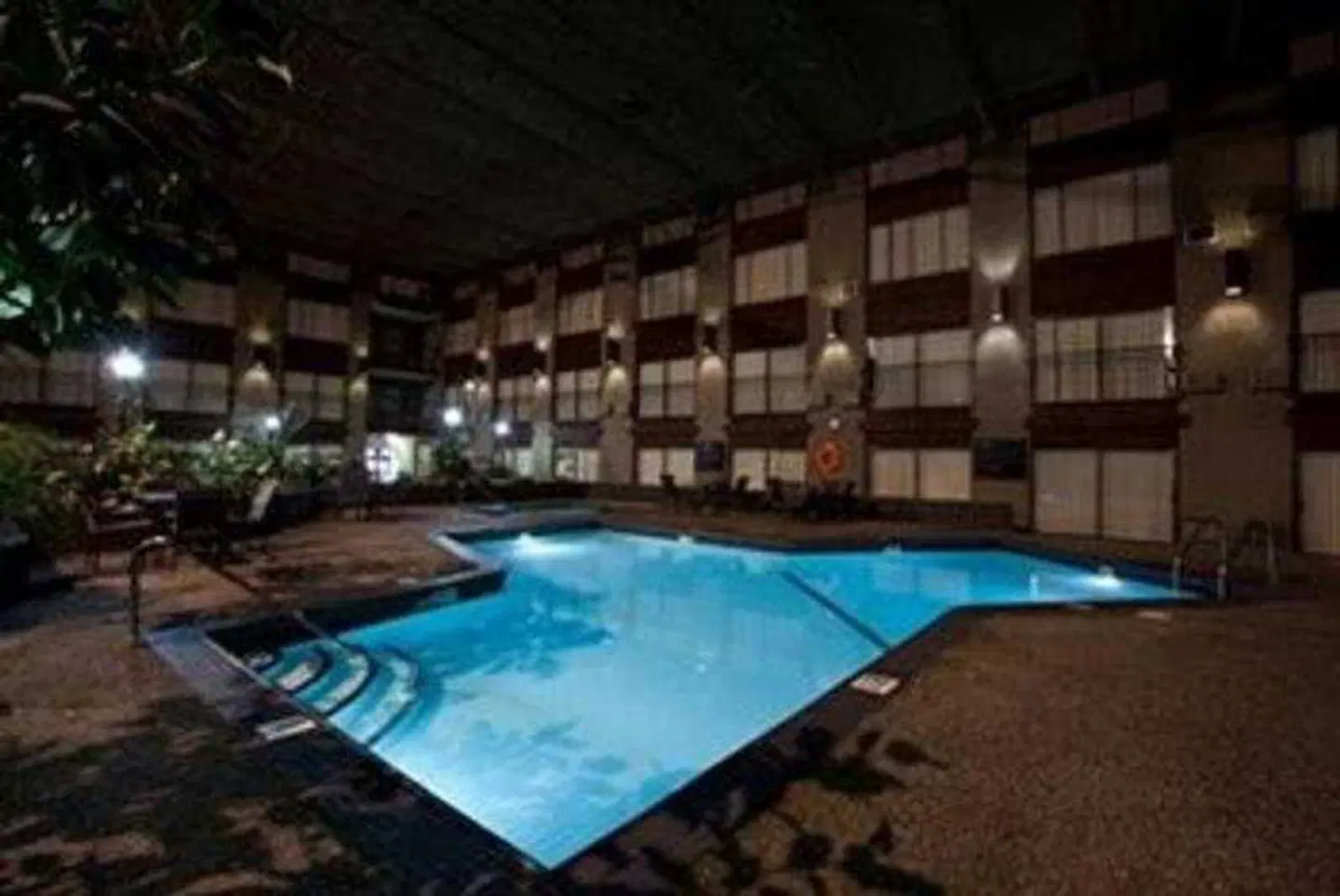Sandman Signature Edmonton South Hotel OUTDOOR_POOL