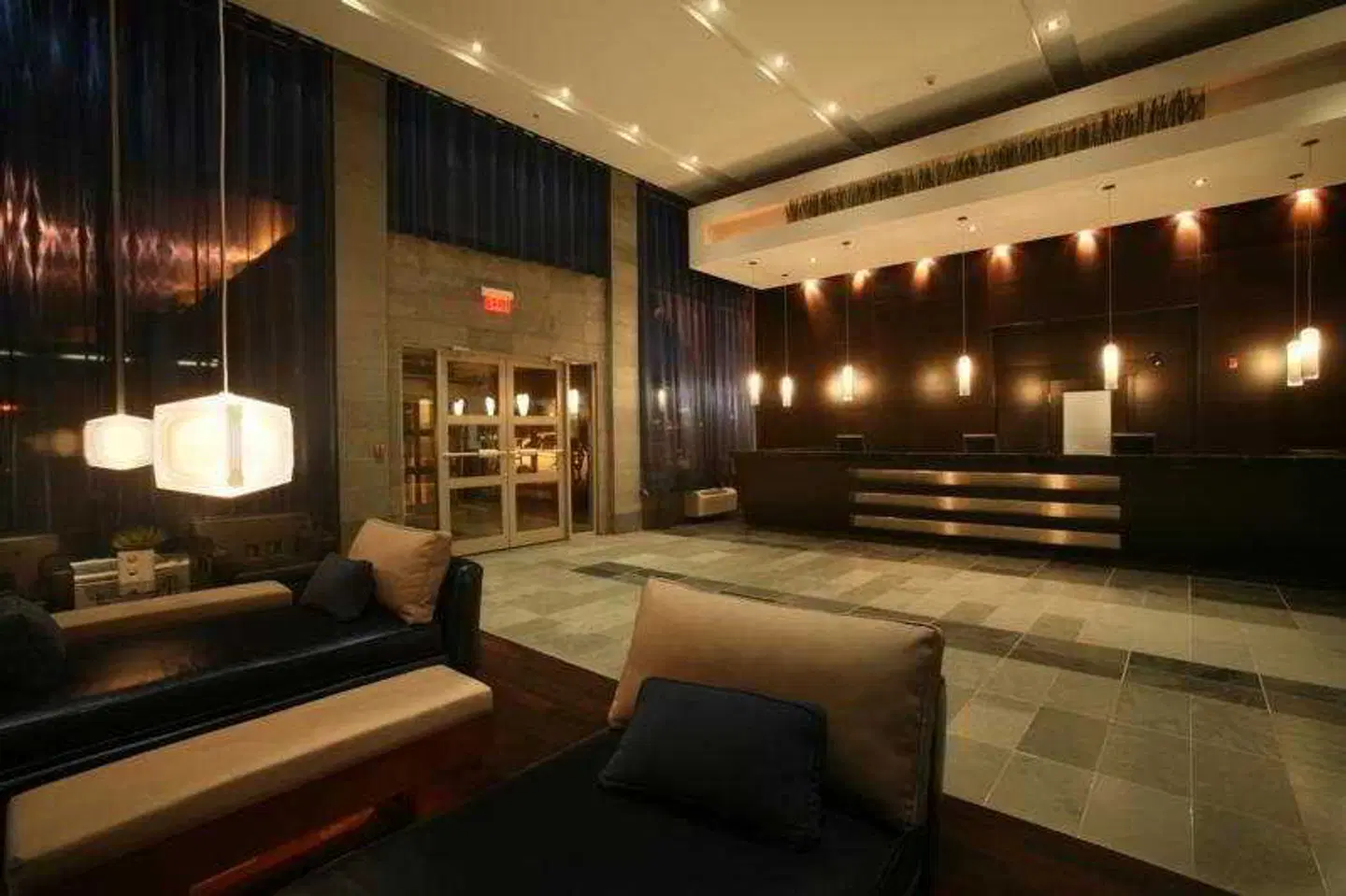Sandman Hotel & Suites Calgary West LOUNGE_LOBBY