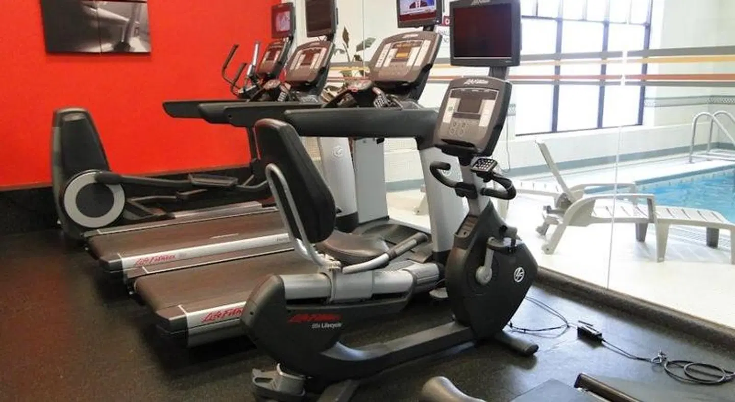 DoubleTree by Hilton Calgary North SPORTS_AND_LEISURE