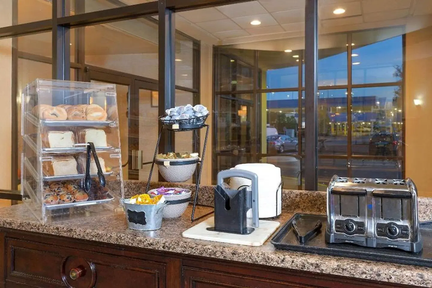 La Quinta Inn & Suites by Wyndham Secaucus Meadowlands Restaurant