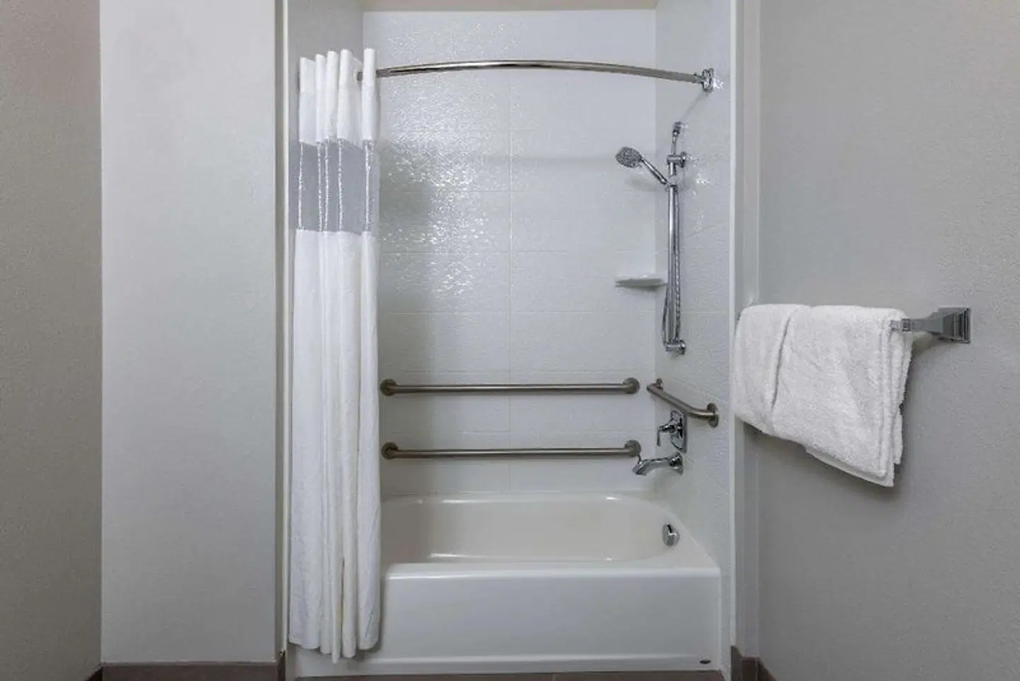 La Quinta Inn & Suites by Wyndham Fairbanks Airport Badezimmer