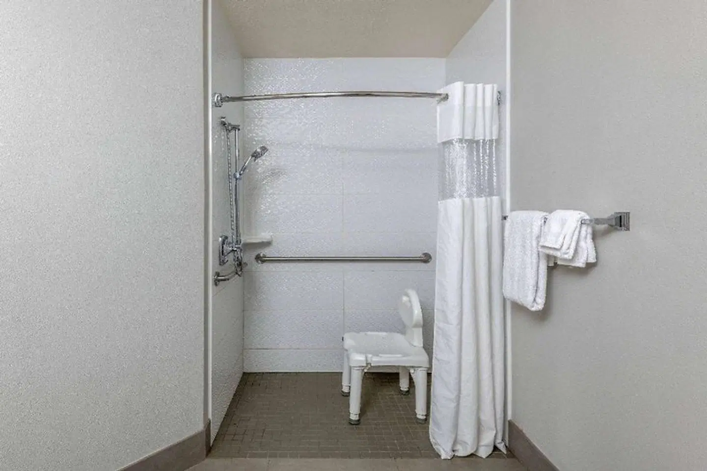 La Quinta Inn & Suites by Wyndham Fairbanks Airport Badezimmer