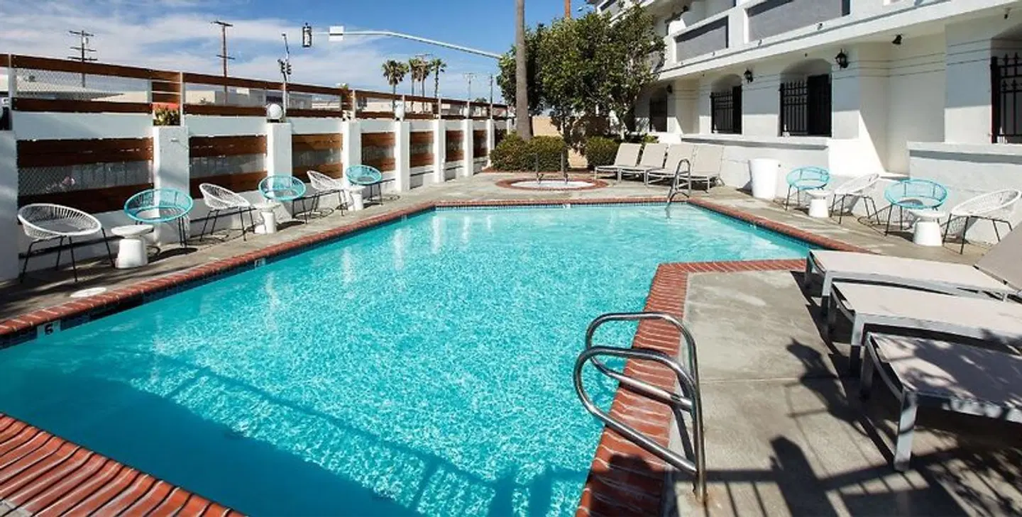 Hermosa OUTDOOR_POOL