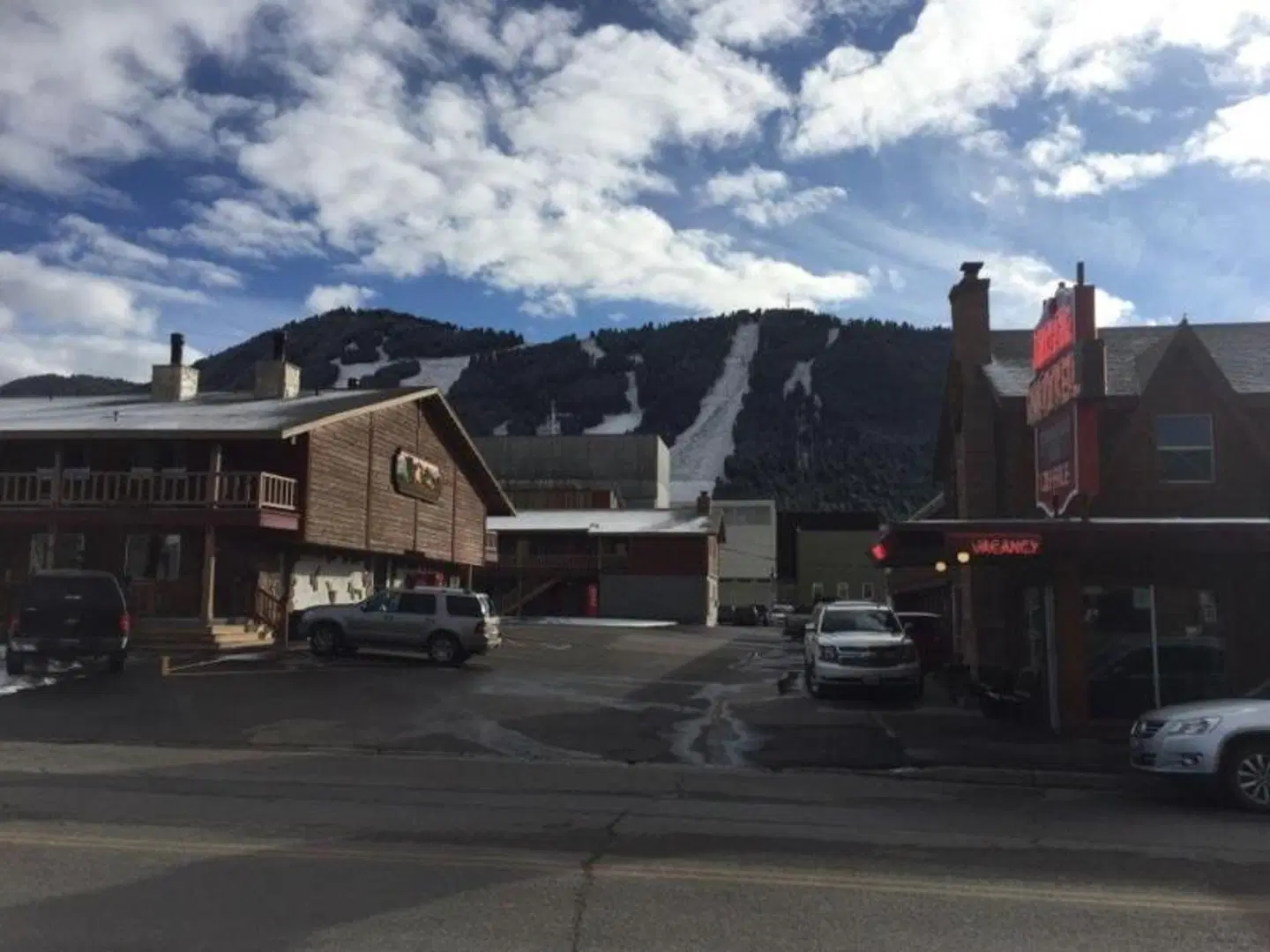 Antler Inn EXTERIOR