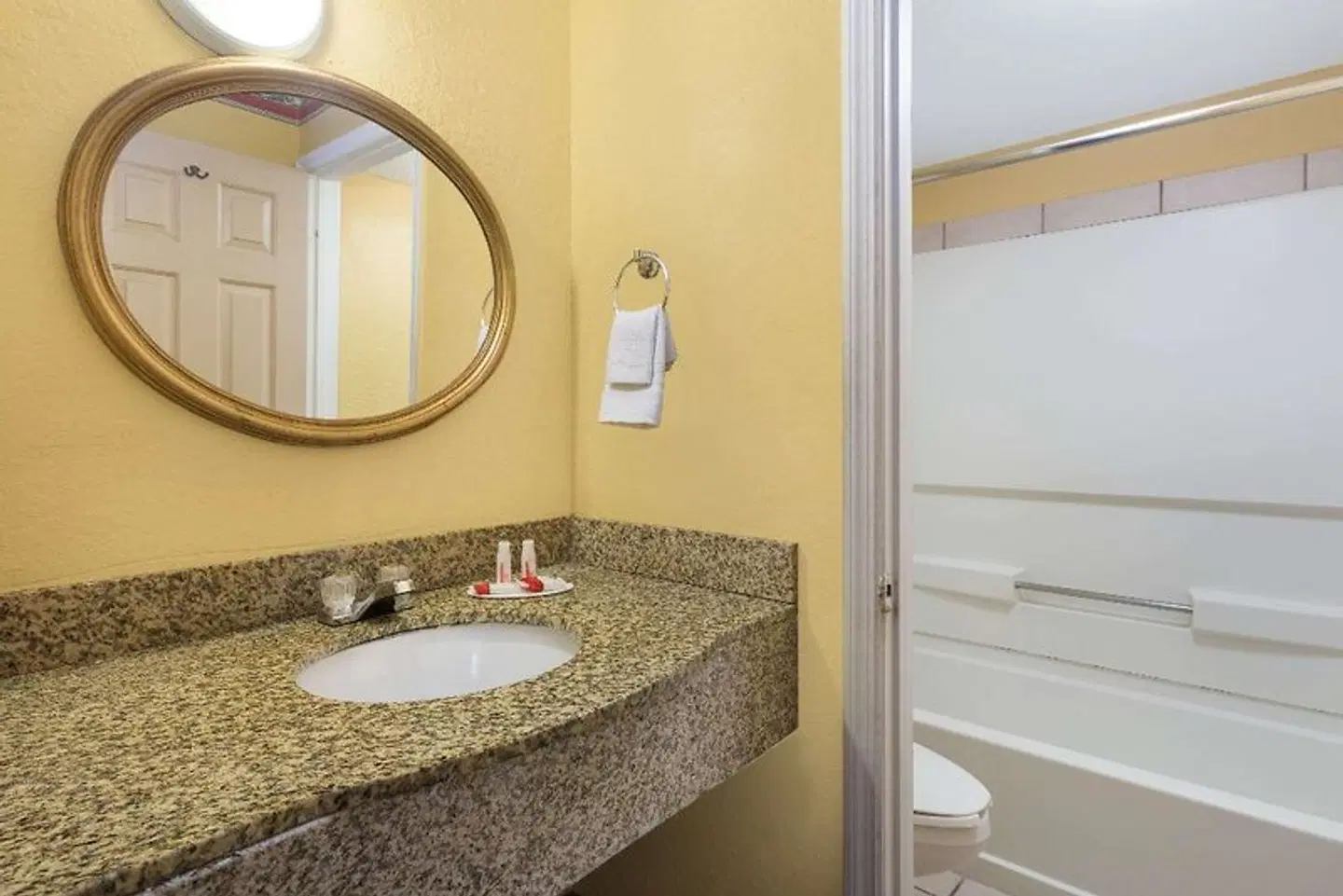 Quality Inn Badezimmer