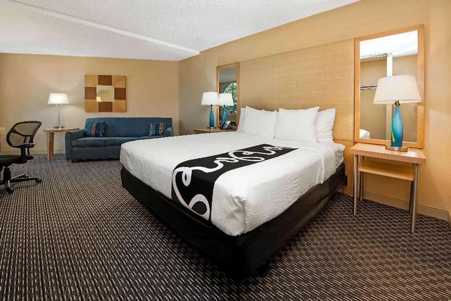 La Quinta Inn & Suites by Wyndham West Palm Beach Airport ROOM_EXAMPLE