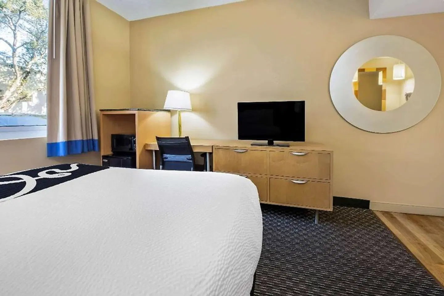 La Quinta Inn & Suites by Wyndham West Palm Beach Airport ROOM_EXAMPLE