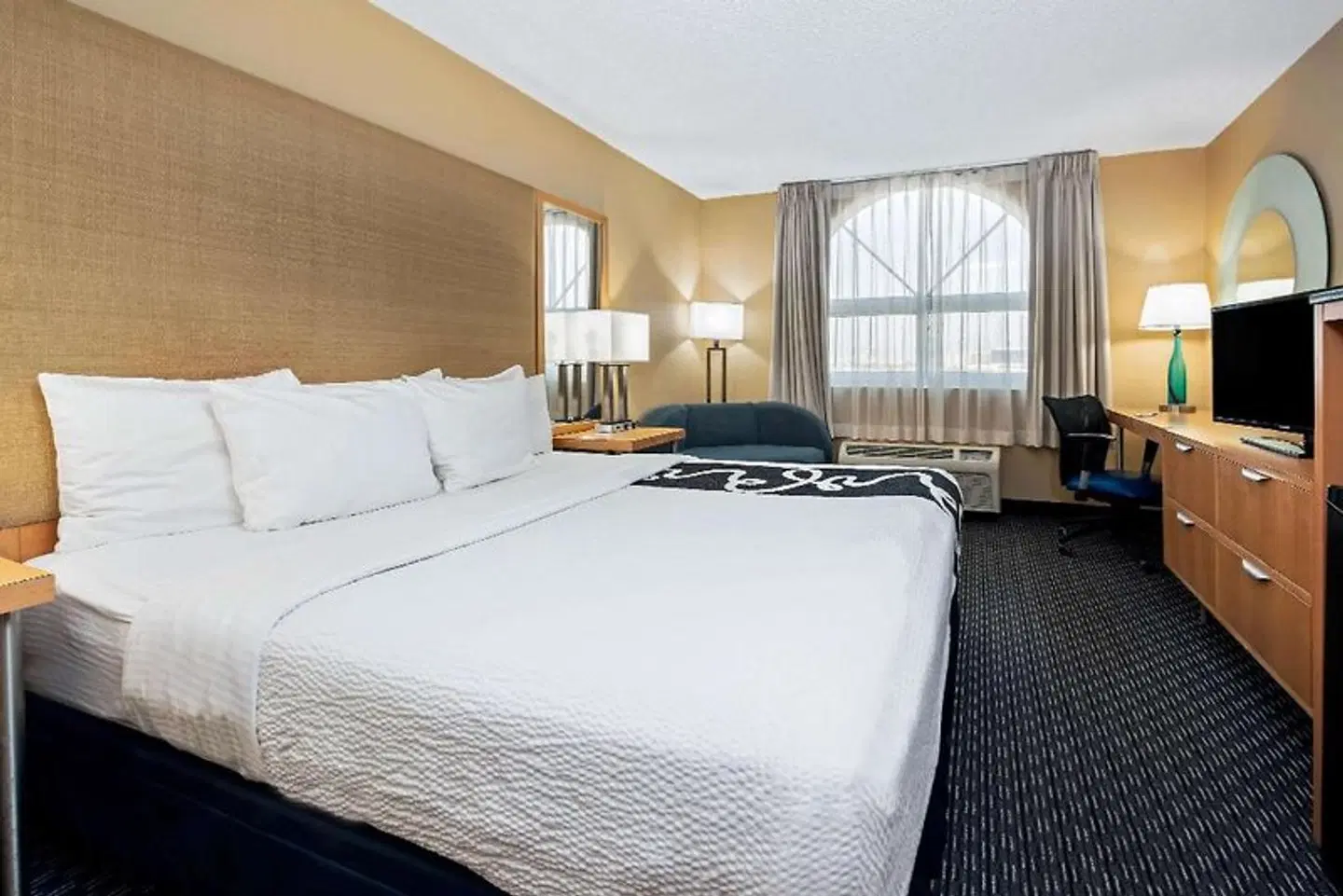 La Quinta Inn & Suites by Wyndham West Palm Beach Airport ROOM_EXAMPLE