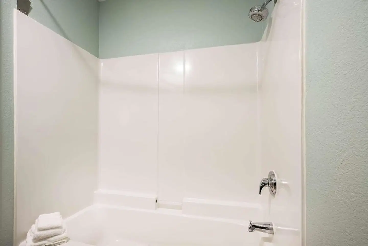 La Quinta Inn & Suites by Wyndham Newport Badezimmer