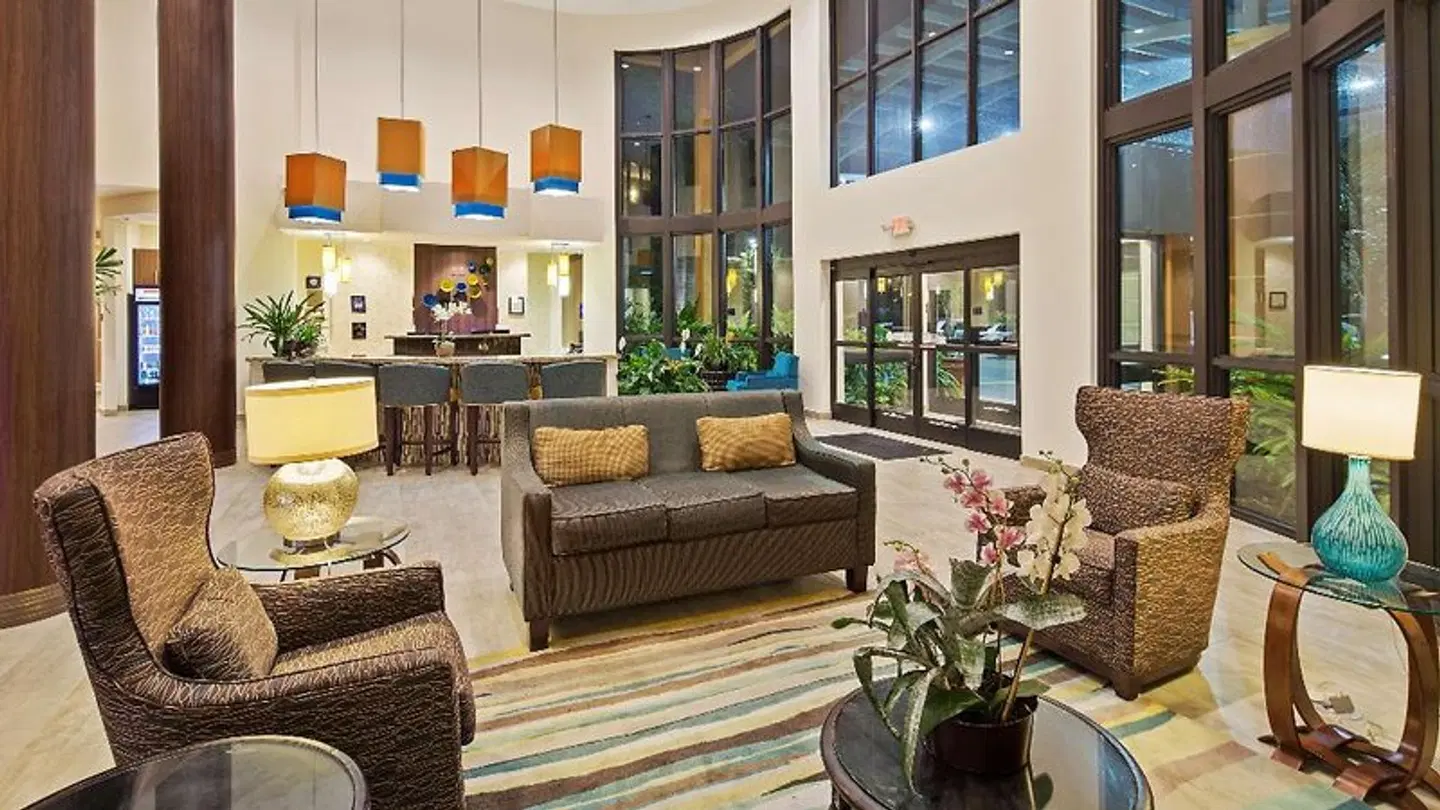 Best Western Plus Kendall Airport Hotel & Suites LOUNGE_LOBBY